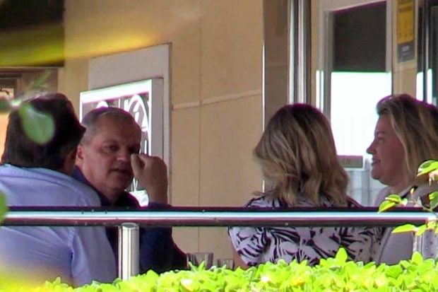 Ana Soria junto a Ram&oacute;n Garc&iacute;a en las inmediaciones de la Plaza de Toros de Navalcarnero./Gtres