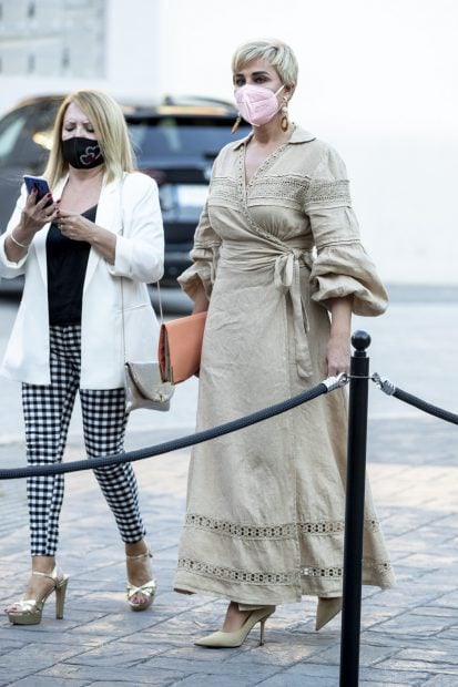 Ana Mar&iacute;a Ald&oacute;n luciendo un vestido largo en color beige con volantes durante un evento en Madrid./Gtres