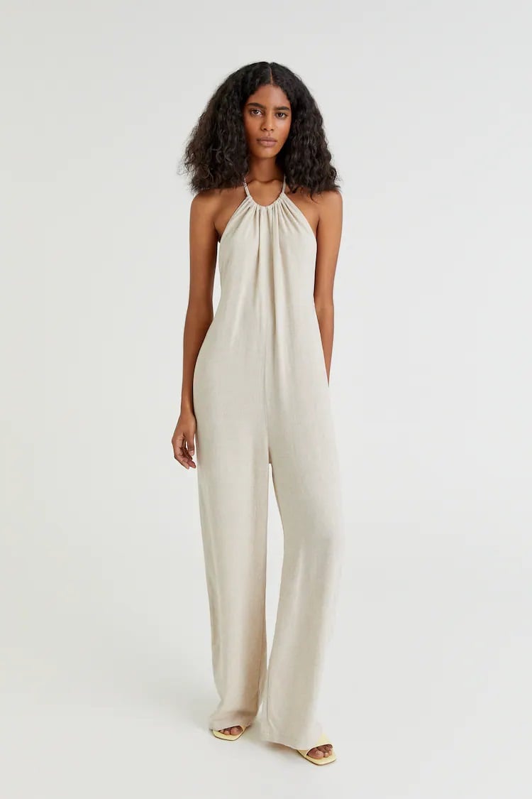 El mono de Pull&Bear que llevarás a una boda o a la playa y vale menos de 30 euros