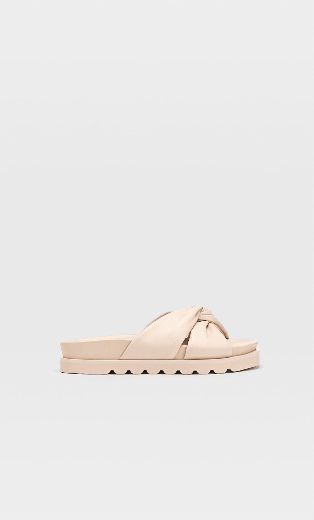 Estas son las sandalias baratas de Stradivarius que combinan con todo