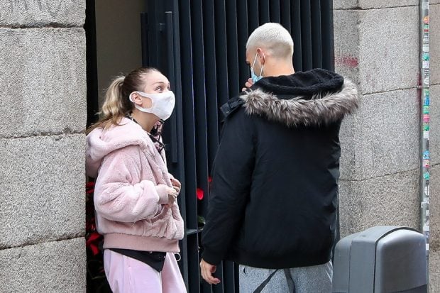 Ester Exp&oacute;sito y Alejandro Speitzer en una imagen de archivo./Gtres