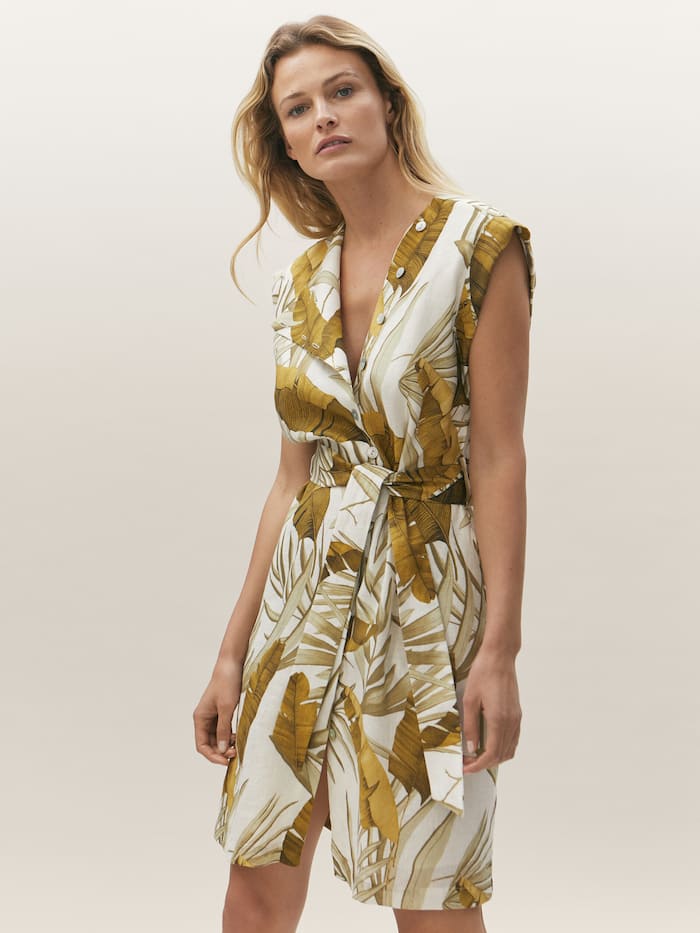 El vestido de Massimo Dutti que representa el verano 2021, c&oacute;modo y funcional