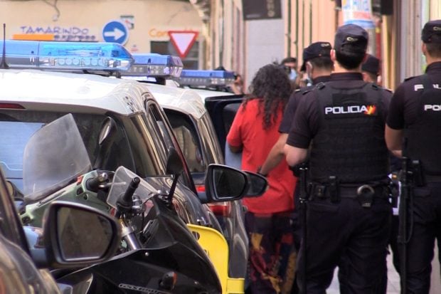 El cantaor ha sido esposado por la Polic&iacute;a Nacional de Madrid./Gtres