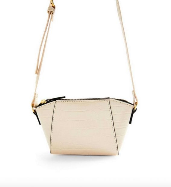 Bolso nude con detalles dorados de 6 euros de Primark que se puede adquirir en diferentes tonos./Primark