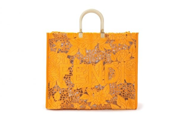 Los bolsos con el color tendencia que brillan en esta temporada estival