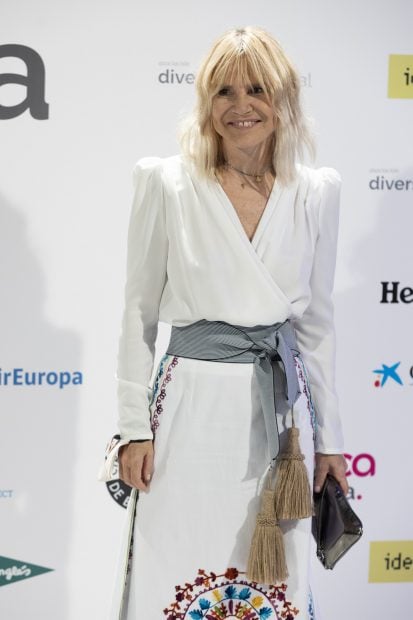 Eugenia Mart&iacute;nez de Irujo ha lucido un vestido blanco de estilo &eacute;tnico para los premios Diversia 2021./Gtres