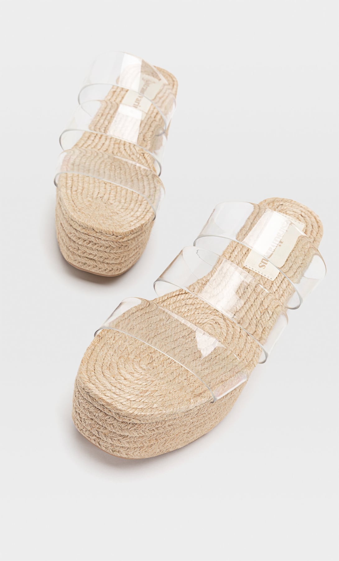 Las expertas de moda lo tienen claro, las chanclas con plataforma de Stradivarius son las nuevas alpargatas