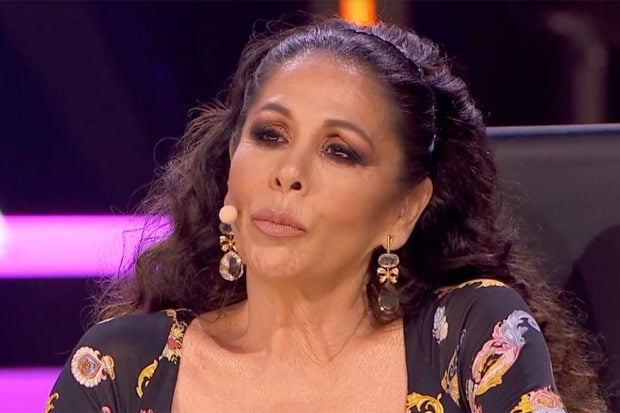 Isabel Pantoja visiblemente emocionada tras la actuaci&oacute;n de uno de los participantes./Telecinco