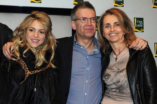 Shakira y sus suegros Joan Piqu&eacute; y Montserrat Bernab&eacute;u