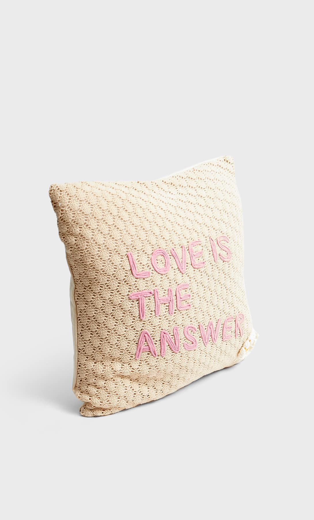 Stradivarius reina en el universo crochet con estas prendas de rebajas que parecen artesanales