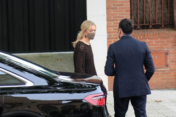 Marta Ortega y Carlos Torretta en su llegada al enlace de Carlota P&eacute;rez-Pla y Pedro Bravo./Gtres
