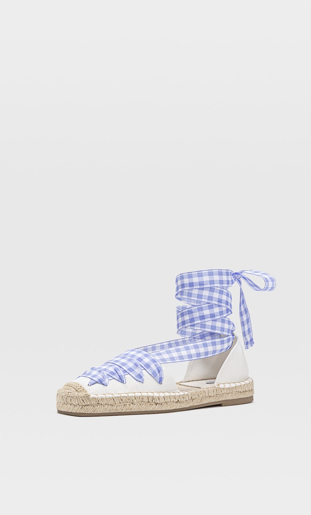 Las alpargatas favoritas por las expertas en moda se venden a precio de saldo en Stradivarius