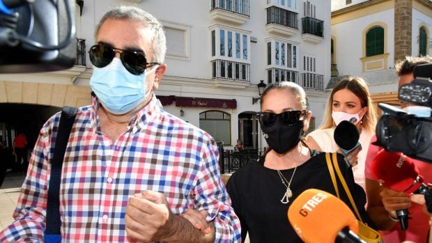 Isabel Pantoja declara del brazo de su hermano Agust&iacute;n Pantoja / Gtres