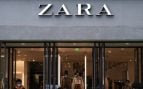 Ni crop top ni camiseta básica: el top denim de rayas de Zara por 25,95 euros que combina con todo y eleva cualquier look de verano