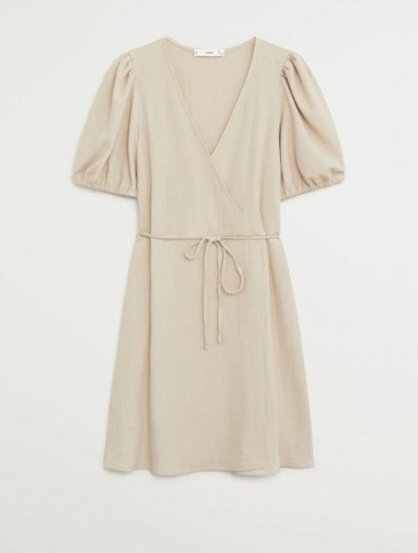 Este es el vestido de 8 euros de Mango Outlet que llevan las francesas en Cannes 