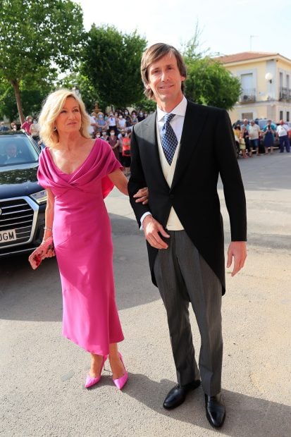 Felipe Cortina junto a su madre. /Gtres