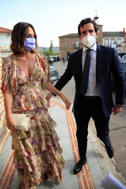 Tamara Falc&oacute; e &Iacute;&ntilde;igo Onieva, c&oacute;mplices en la boda de Felipe Cortina y Amelia Mill&aacute;n./Gtres