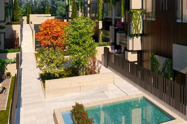 Zonas comunes de la urbanizaci&oacute;n de Tamara Falc&oacute;./Kronos
