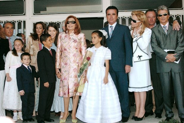 La familia de Roc&iacute;o Jurado en la primera comuni&oacute;n de Gloria Camila./Gtres