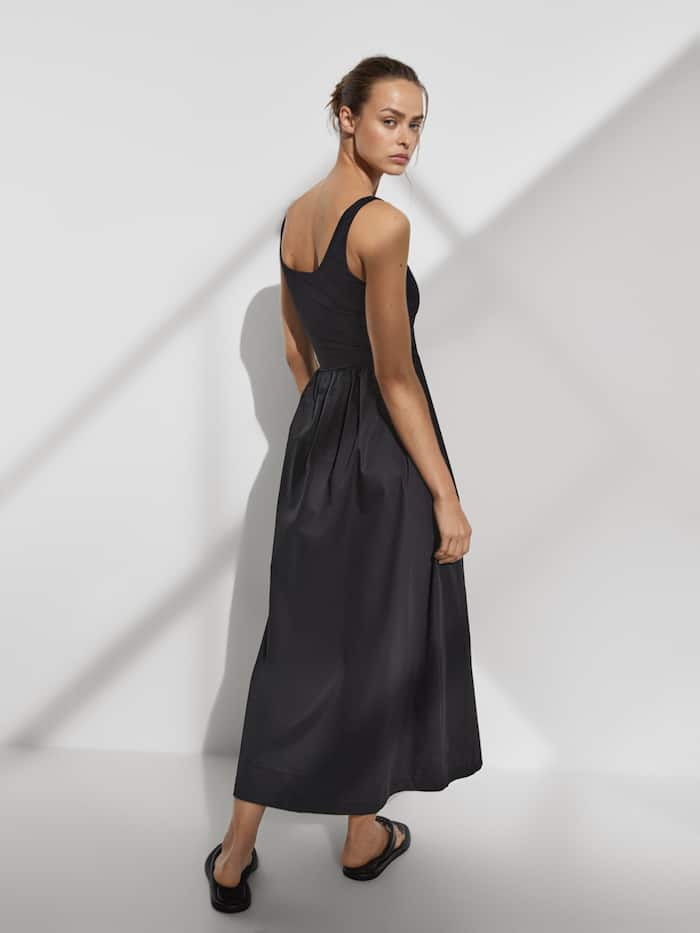 Este vestido negro es la elegancia de Dior a precio &lsquo;low cost&rsquo; de Massimo Dutti 