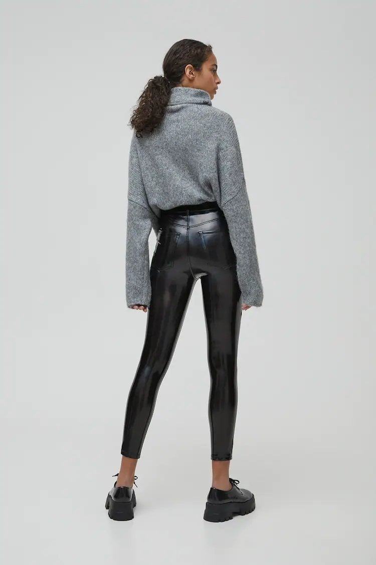 Los pantalones de Beyonc&eacute; que hacen tipazo y efecto Push-Up est&aacute;n en Pull&Bear de rebajas