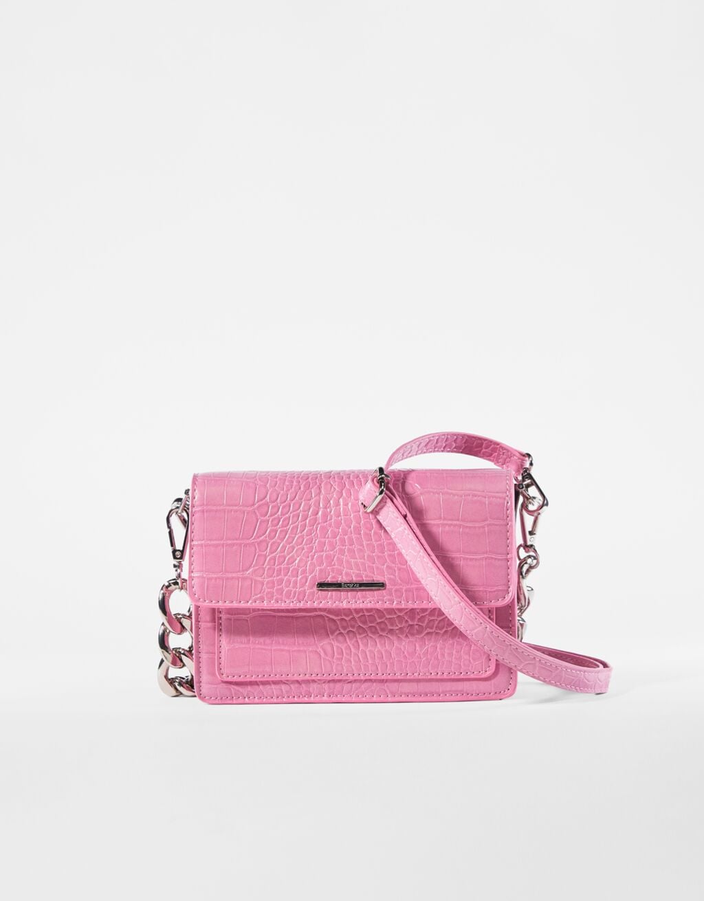 El pol&eacute;mico bolso rosa de Letizia de 800 euros tiene una versi&oacute;n low cost en Bershka
