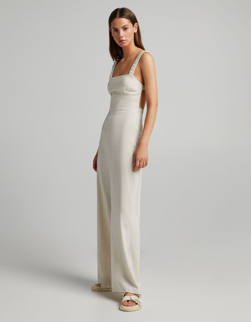 Mery Turiel tiene el mono de Bershka que hace m&aacute;s alta y es perfecto para lucir bronceado