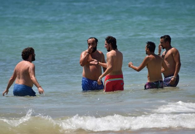 Kiki Morente, con amigos en C&aacute;diz / Gtres