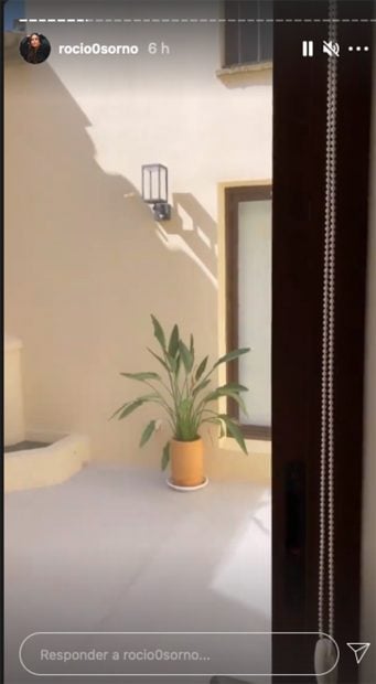 Patio interior de la vivienda./Instagram @Rocio0sorno
