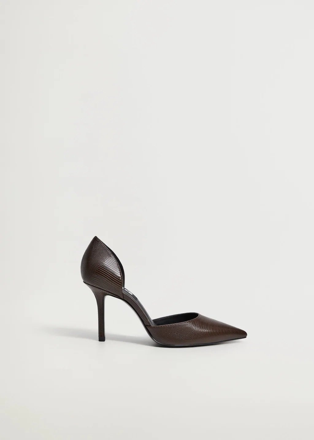 Mango rebaja el zapato que comparten Letizia y la Princesa Leonor