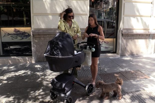 Marta Carriedo y Ra&uacute;l Vidal, paseo en familia./Gtres