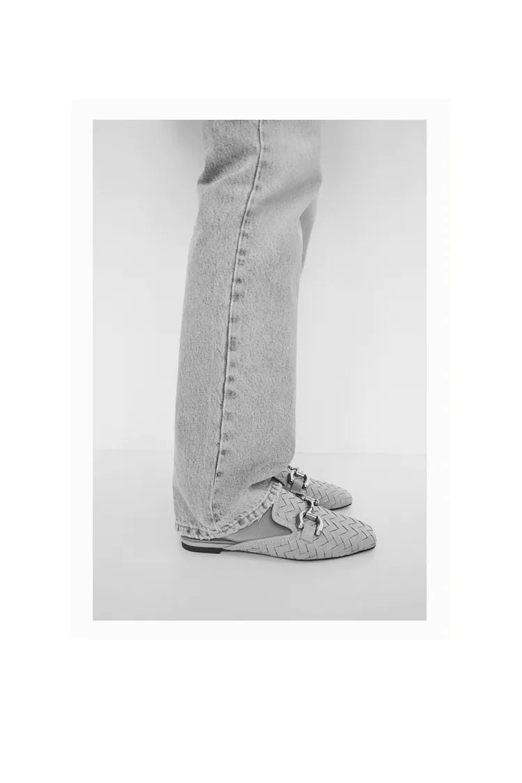 Zara se ha coronado de gloria con la aparici&oacute;n en su nueva colecci&oacute;n de zapatos de unas mule planas que son exactas a las famosas Gucci