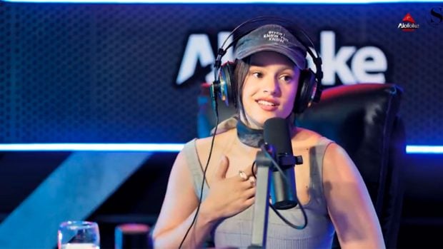 Rosal&iacute;a durante su entrevista en Rep&uacute;blica Dominicana / Alofoke Radio Show
