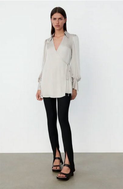 Blusa de sat&eacute;n de Zara./Zara