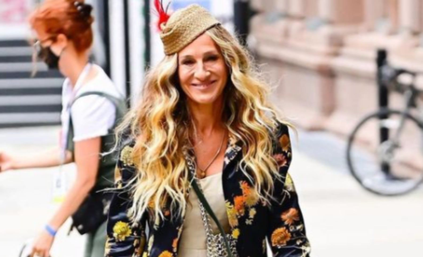 Zara se adelanta a Carrie Bradshaw y trae a España los mule con cadena de Manolo Blahnik