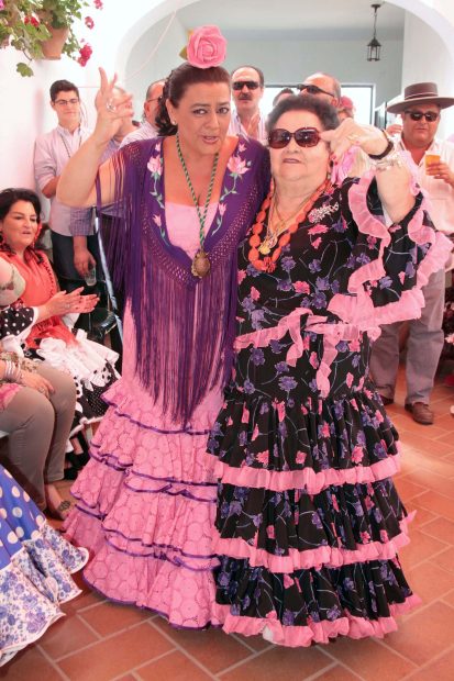 Mar&iacute;a del Monte junto a su amdre en una imagen de archivo./Gtres