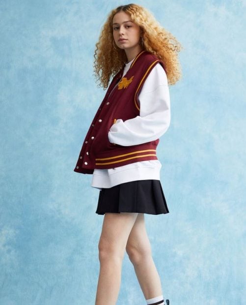 H&M tiene los looks que vuelven locos a los fans de Sex Education con una gama de prendas por menos de 30 euros.