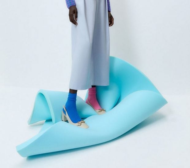 Es el caso de los calcetines y tacones, una tendencia que llega y parece que va a arrasar en la nueva temporada.