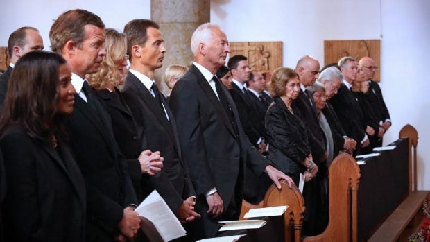 La Reina sof&iacute;a ha acudido de riguroso luto a dar el &uacute;ltimo adi&oacute;s a la Princesa./Gtres