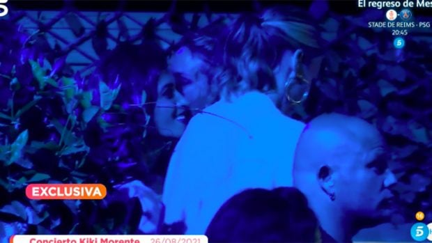 Sara Carbonero disfrutando del concierto de Kiki Morente con amigas./'Viva la vida'