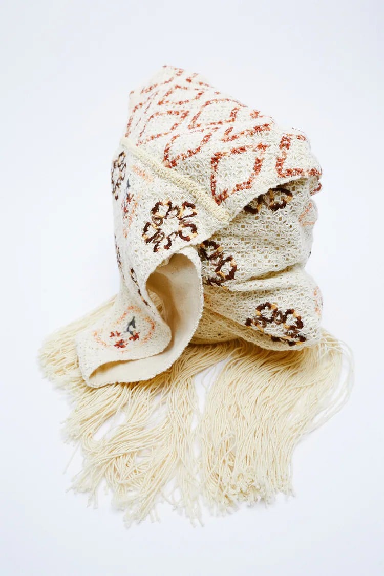 La Maxi Saca de flecos y de crochet son los bolsos de Zara m&aacute;s originales para el oto&ntilde;o