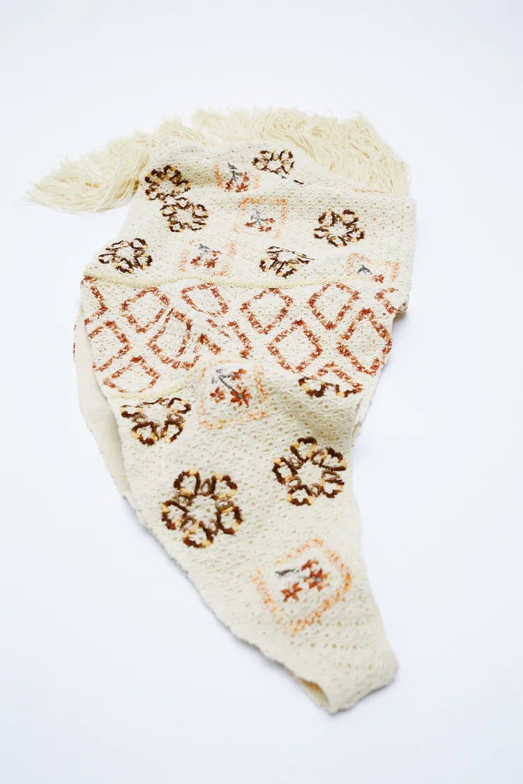 La Maxi Saca de flecos y de crochet son los bolsos de Zara m&aacute;s originales para el oto&ntilde;o