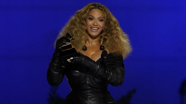 Beyonc&eacute; recibiendo un premio. (Foto: Gtres)