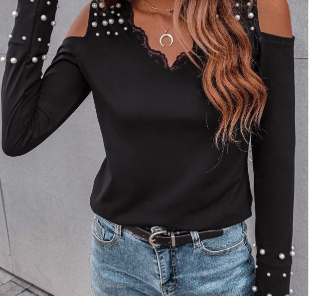 Vas a querer llenar tus outfits de perlas: en pelo, accesorios y prendas