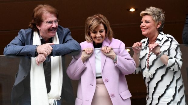 Mar&iacute;a Teresa y Terelu Campos y Bigote Arrocet en una imagen de archivo./Gtres