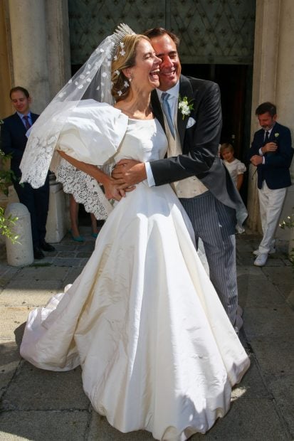 La princesa Maria Anunciata de Leichtenstein y Emanuele Musini a la salida del tempo religioso./Gtres