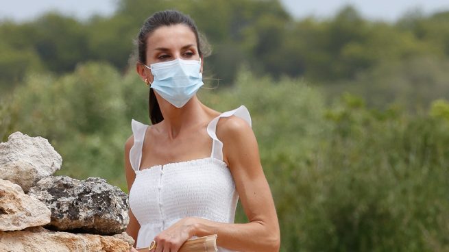 Aliexpress recupera el vestido que lució la reina Letizia en la comunión de doña Sofía