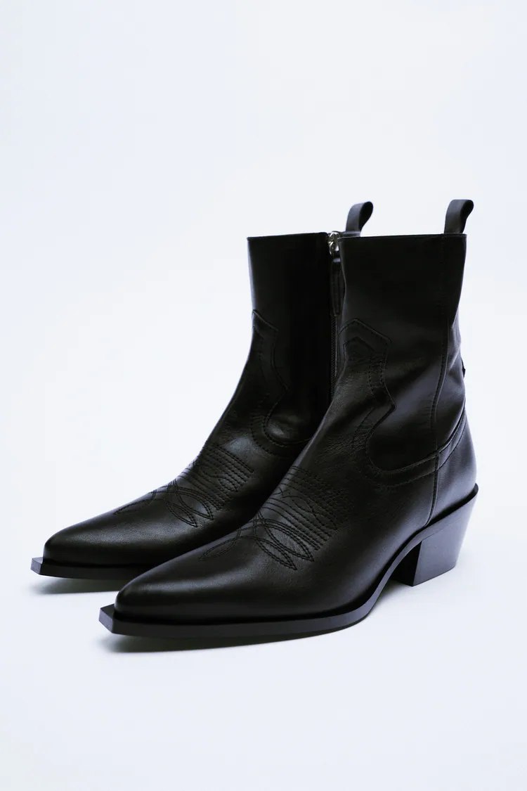 Los botines de piel de estilo cowboy de Zara son la &uacute;nica alternativa a las botas agotadas