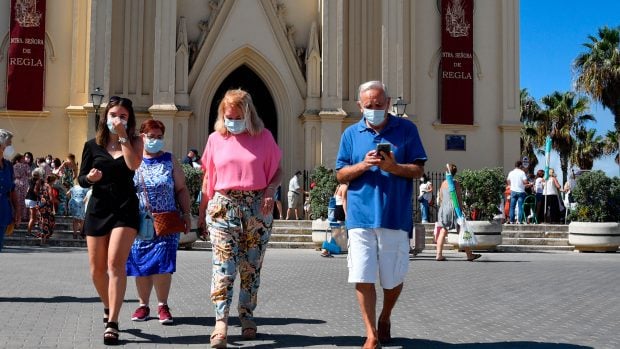 Gloria Mohedano y Jos&eacute; Antonio han visitado el santuario de Nuestra Se&ntilde;ora de Regla / Gtres