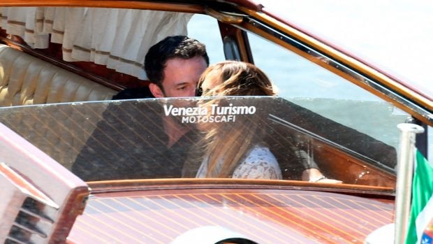 Jennifer Lopez y Ben Affleck, a su llegada a Venecia / Gtres